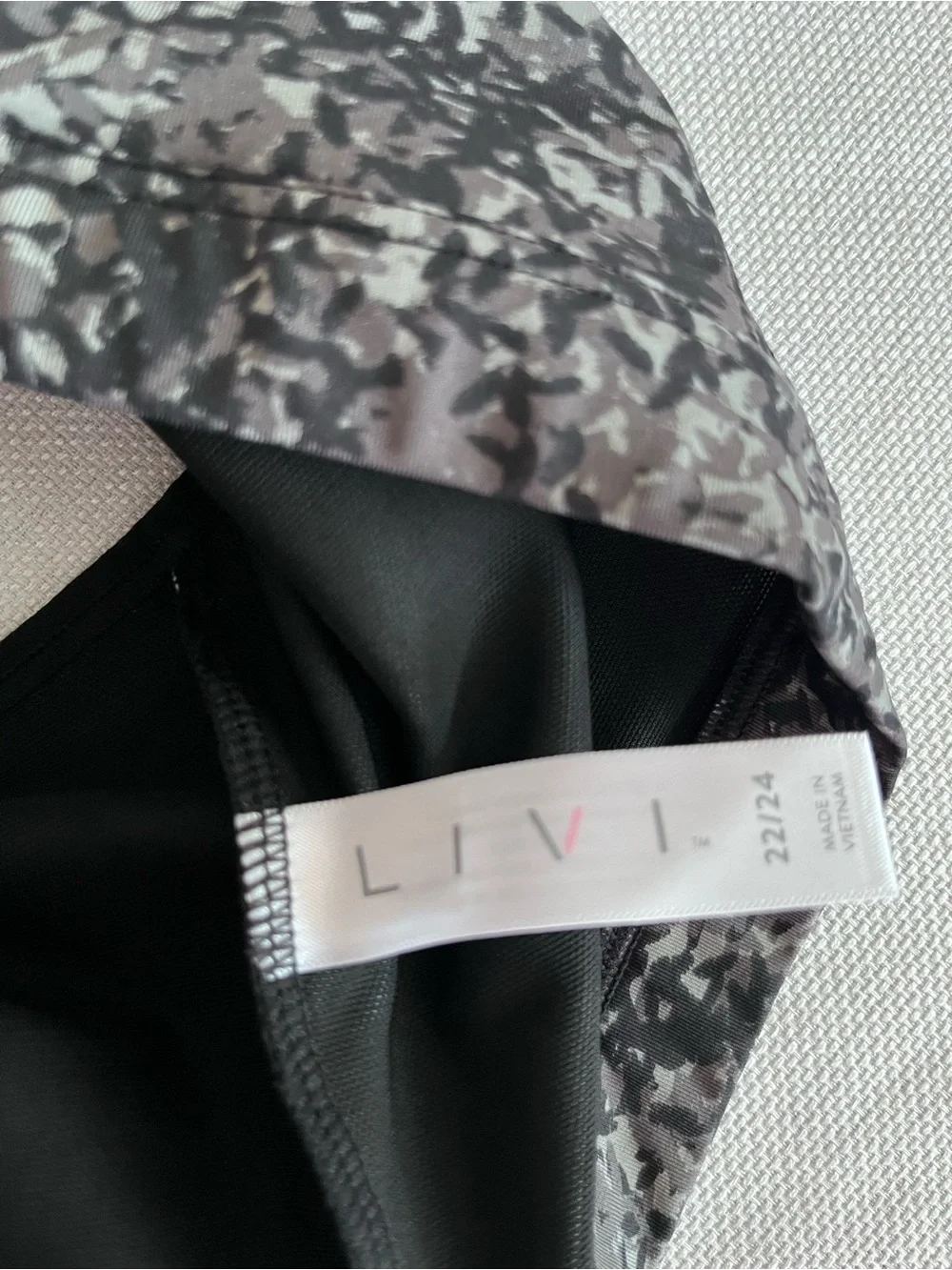 Livi Strappy Black Gray Patterned Women's Sports Bra Size 22/24 - Picture 4 of 4